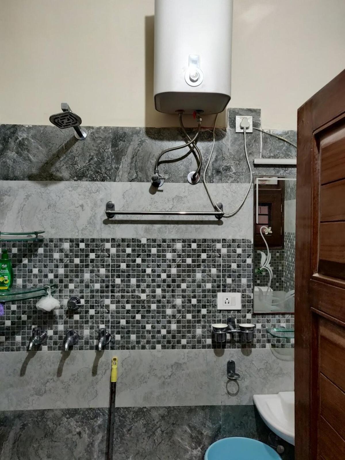 Krishna Niwas Homestay 3Bhk-Gf Chandigarh, Zirakpur Екстер'єр фото
